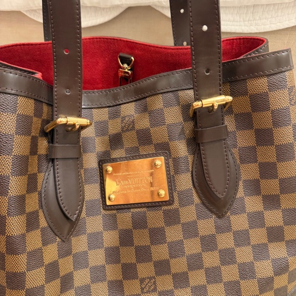 Louis Vuitton - Picture 5 of 8